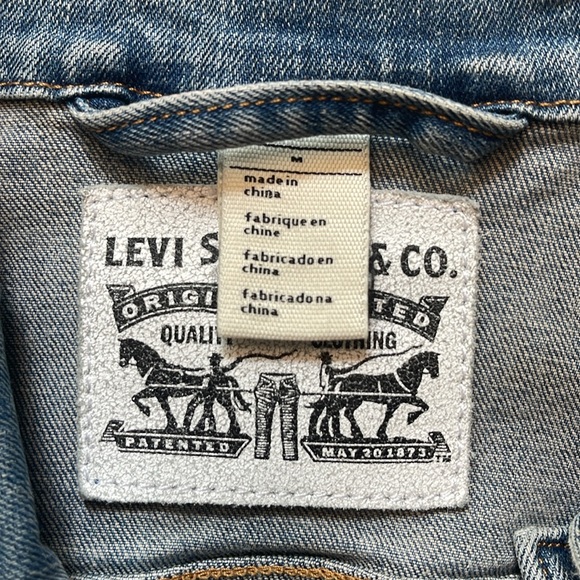 Levi’s Women’s Star Studded Denim Vest Size Medium - Picture 3 of 5